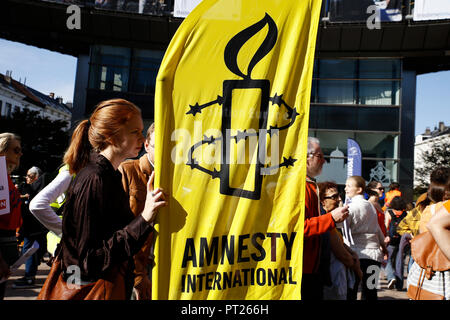 Brüssel, Belgien. 6. Oktober 2018. Die Leute, um einen Protest zu inszenieren, nachdem Wassermann's migrant Rettung Schiff Flagge Widerrufen nach angeblicher Druck von der italienischen Regierung. Alexandros Michailidis/Alamy leben Nachrichten Stockfoto