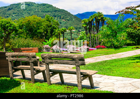 Beeindruckende Villa Taranto, mit Blick auf den Garten und die Berge, Nord Italien. Stockfoto