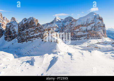 Tofana di Rozes im Winter Europa, Italien, Venetien, Belluno, Falzarego Pass, Lagazuoi Stockfoto