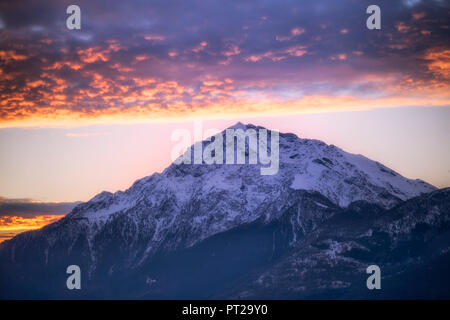 Atemberaubenden Sonnenaufgang über den Monte Legnone, Comer See, Lombardei, Italien, Europa, Stockfoto