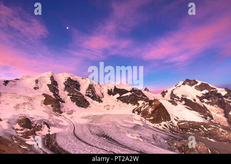 Palu Gipfeln und Piz Bernina bei Sonnenaufgang mit Vedret Pers- und Morterasch Gletscher im Vordergrund, Diavolezza Zuflucht, Bernina, Engadin, Graubünden, Schweiz, Europa, Stockfoto