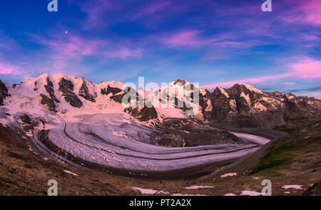 Panoramablick auf Vedret Pers Gletscher bei Sonnenaufgang, Diavolezza Zuflucht, Bernina, Engadin, Graubünden, Schweiz, Europa, Stockfoto