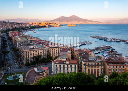 Napoli, Panoramablick auf die Bucht von Posillipo, Kampanien, Italien Stockfoto