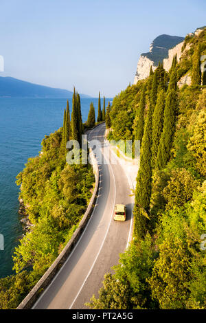 Malerische SS45 Straße auf der Westseite des Gardasee, Brescia, Lombardei, Italien Stockfoto