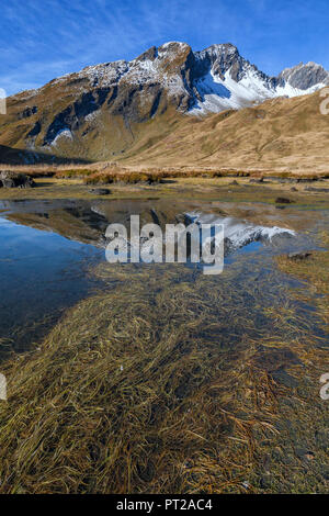 Lancebranlette spiegelt sich im See Verney an den Kleinen St. Bernhard Pass, La Thuile, Aostatal, Italien Stockfoto