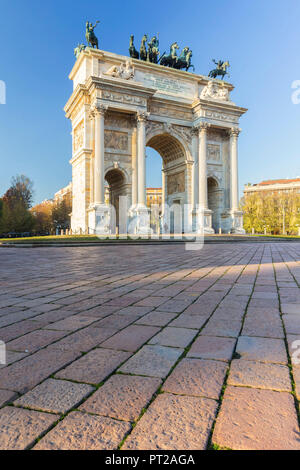 Ansicht der Arco della Pace Denkmal auf der Piazza Sempione, Mailand, Lombardei, Italien, Stockfoto