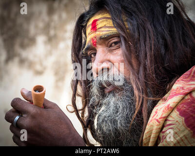 Ein sadhu in Varanasi, Indien. Stockfoto