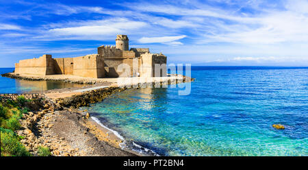 Eindrucksvolle Kastell in Isola di Capo Rizzuto, Le Castella, in der Nähe von Crotone, Kalabrien, Italien. Stockfoto