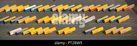 Luftaufnahme, Logistik, Parkplatz Trailer, DHL, Auflieger, Logport Logistic Center Duisburg GmbH, Duisburg, Ruhrgebiet, Nordrhein-Westfalen, Deutschland, Europa Stockfoto