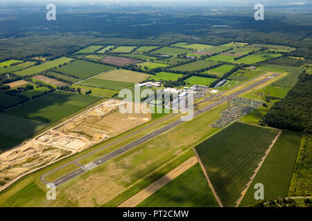 Bottrop, Rennen am Flughafen, Flugplatz Schwarze Heide, 1/4 Meile Rennen, Rennen, Autorennen auf der Landebahn, Ruhrgebiet, Nordrhein-Westfalen, Deutschland Stockfoto