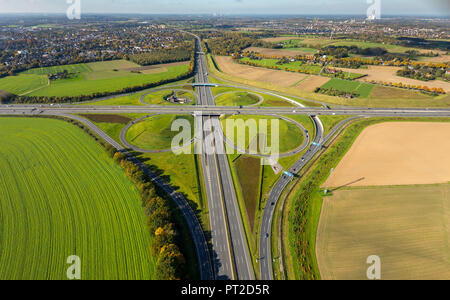 Kamener Kreuz, Autobahnkreuz A1 und A2, A2 Autobahn, Schnellstraße, klassische Kleeblatt, Kamen, Ruhrgebiet, Nordrhein-Westfalen, Deutschland Stockfoto