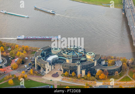 Düsseldorf Landtag nordrhein-westfälischen Landtag, neben dem Fernsehturm am Rhein, Medienhafen, Parlament Bank, Düsseldorf, Rheinland, Nordrhein-Westfalen, Deutschland Stockfoto