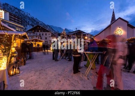 Europa, Österreich, Tirol, Ötztal, Obergurgl, Weihnachtsmarkt in Obergurgl im Ötztal Stockfoto