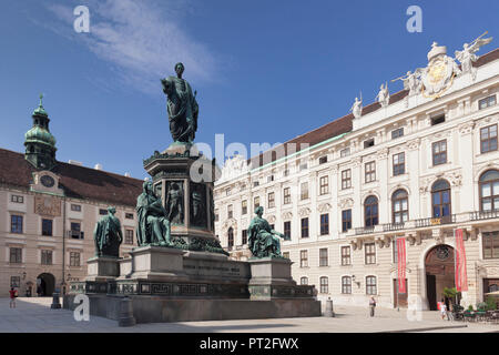 Imperial Bundeskanzleramt Flügel, Kaiser Franz Denkmal, Hofburg, Wien, Österreich Stockfoto