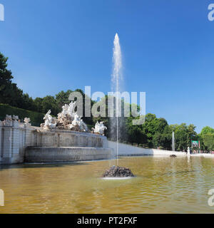 Neptunbrunnen im Schlosspark, Schloss Schönbrunn, UNESCO-Weltkulturerbe, Wien, Österreich Stockfoto