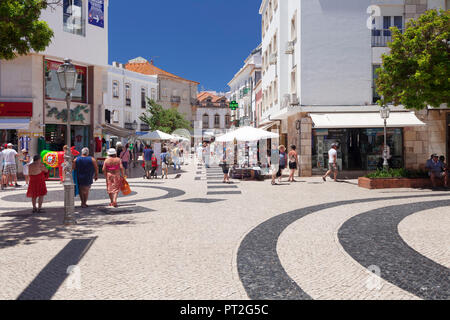 Hauptplatz Praca Gil Eanes und Fußgängerzone, Lagos, Algarve, Portugal Stockfoto