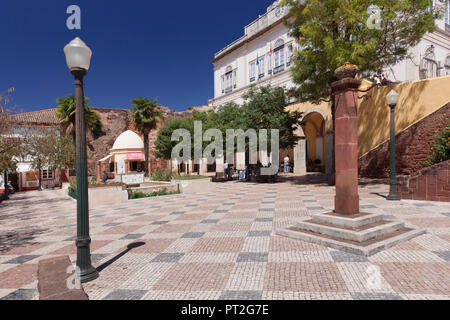 Platz vor dem Rathaus, Silves, Algarve, Portugal Stockfoto