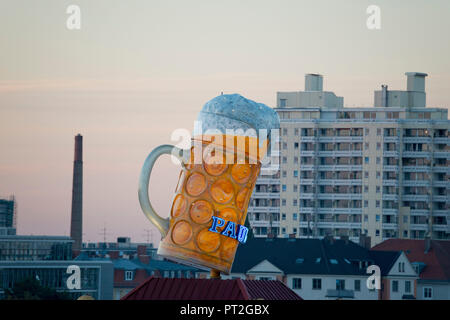 Bierkrug auf dem Oktoberfest, Werbung Objekt Stockfoto