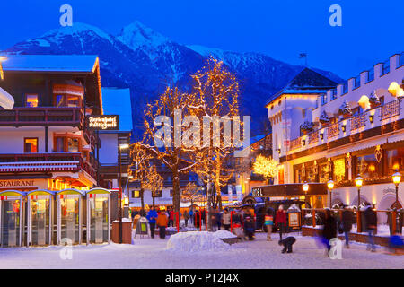 Österreich, Tirol, Seefeld, Fußgängerzone Stockfoto