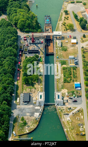 Wesel-Datteln-Kanal, Verriegeln mit Bauarbeiten, Binnenschifffahrt und Frachter Stau in der Schleuse tor Becken, Dorsten, Ruhrgebiet, Nordrhein-Westfalen, Deutschland Stockfoto