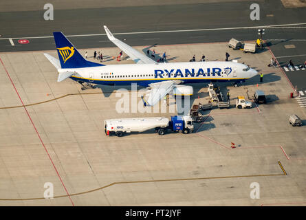 Niederrhein Flughafen, Ryan Flughafen, Airport Weeze, Flughafen Düsseldorf (Weeze), Ryan Air Flugzeug, Ryan Air Flugzeug, Parkplatz, Terminal, Flugzeuge auf dem Vorfeld, Weeze, Niederrhein, Nordrhein-Westfalen, Deutschland Stockfoto