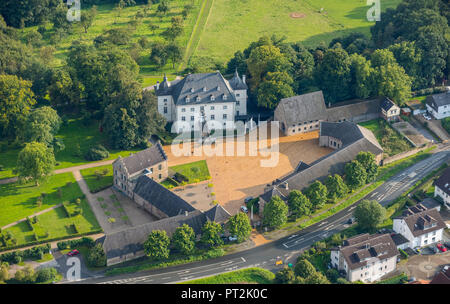 Haus Opherdicke ist ein Wasserschloss und der ehemalige Landsitz in Holzwickede und Opherdicke, Frank Brabant Sammlung, Ausstellung, Veranstaltungsort, Holzwickede, Ruhrgebiet, Nordrhein-Westfalen, Deutschland Stockfoto