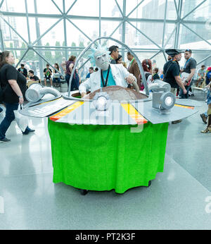 New York, USA. Okt, 2018 04. Atmosphäre mit Fans während der New York Comic Con bei Jacob Javits Center Credit: Lev Radin/Pacific Press/Alamy leben Nachrichten Stockfoto