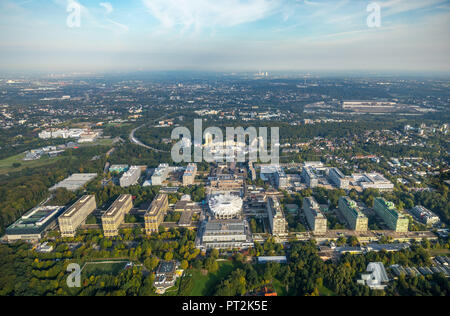 Ruhr Universität Bochum im Herbst, Reiben, Ruhruni Campus, AudiMax, Bochum, Ruhrgebiet, Nordrhein-Westfalen, Deutschland Stockfoto