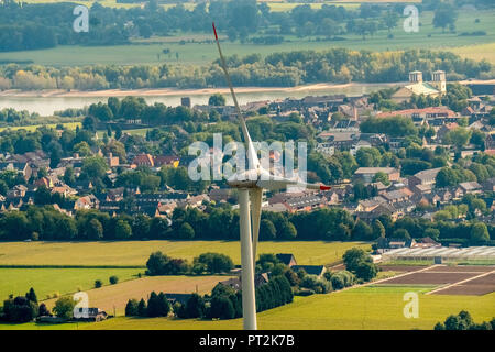 Neue Windkraftanlagen in der ganzen Stadt, Rees, Niederrhein, Rhein, Nordrhein-Westfalen, Deutschland Stockfoto