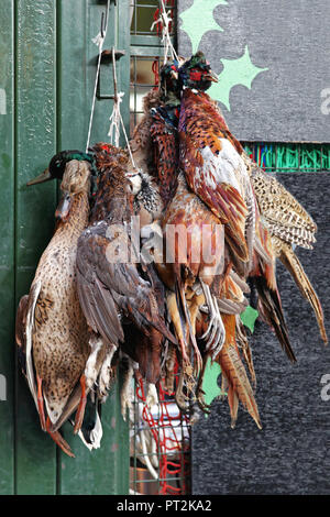 Fasane und Enten Spiel am Borough Market in London. Stockfoto