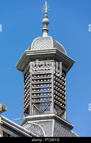 Schweiz, Kanton Wallis, Bezirk Brig, Brig-Glis, Sebastiansplatz, alte Post, Detail, Tower Stockfoto