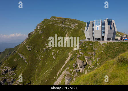 Fiore di Pietra Bergrestaurant auf dem Monte Generoso oder Calvagione die Tessiner Architekten Mario Botta, Lago di Lugano, Lugano, Tessin, Schweiz Stockfoto