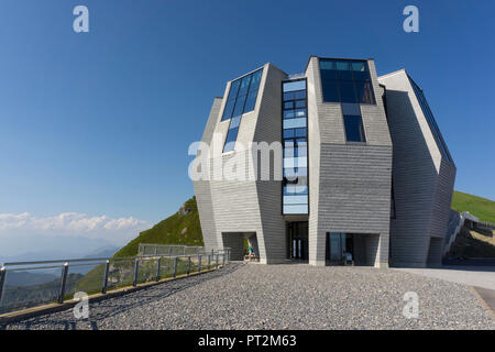 Fiore di Pietra Bergrestaurant auf dem Monte Generoso oder Calvagione die Tessiner Architekten Mario Botta, Lago di Lugano, Lugano, Tessin, Schweiz Stockfoto