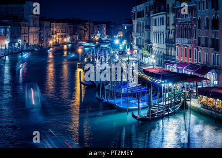 Canal Grande von der Rialtobrücke, Venedig, Venetien, Italien gesehen Stockfoto