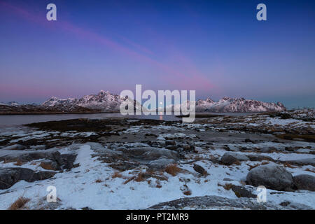 Vollmond auf Austnesfjorden, Gemeinde Vagan, Lofoten Inseln, Norwegen, Europa Stockfoto