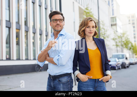 Porträt von zwei Geschäftsleuten Stockfoto