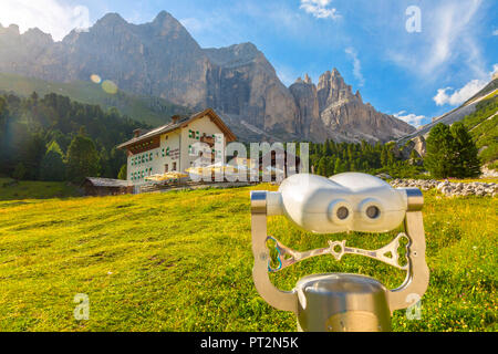 Stella Alpina Hütte mit Rosengarten Vajolet Gruppe in Gardeccia, Tal, Dolomiten, Fassatal, Val di Fassa, Pozza di Fassa, Provinz Trento, Trentino-Südtirol, Italien Stockfoto