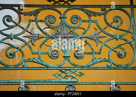 Südamerika, Kolumbien, Cartagena. Typische historische koloniale Architektur, Balkon detail. Stockfoto