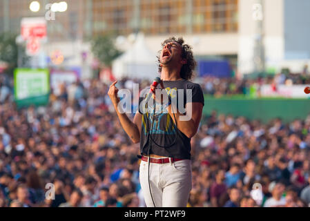 MADRID - SEP 8: Albert Hammond jr führt im Konzert an Dcode Music Festival am 8. September 2018 in Madrid, Spanien. Stockfoto