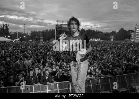 MADRID - SEP 8: Albert Hammond jr führt im Konzert an Dcode Music Festival am 8. September 2018 in Madrid, Spanien. Stockfoto