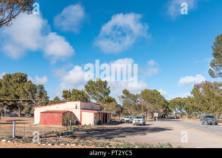 LOXTON, SÜDAFRIKA, August 7, 2018: Ansicht der Loxton in der Northern Cape Provinz. Die Paljas Restaurant und Fahrzeuge sind sichtbar Stockfoto