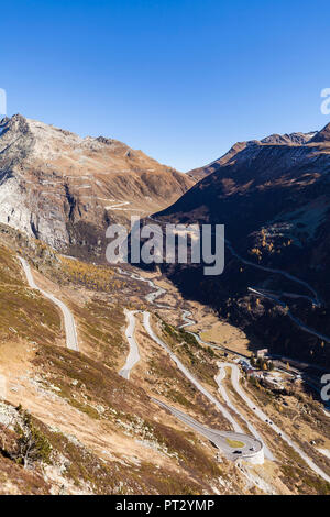 Schweiz, Kanton Wallis, Schweizer Alpen, Grimsel Pass vor, Furka Pass hinter Stockfoto