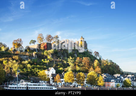 Deutschland, Rheinland-Pfalz, Saarburg an der Saar, untere Stadt Staden, Burgruine Stockfoto