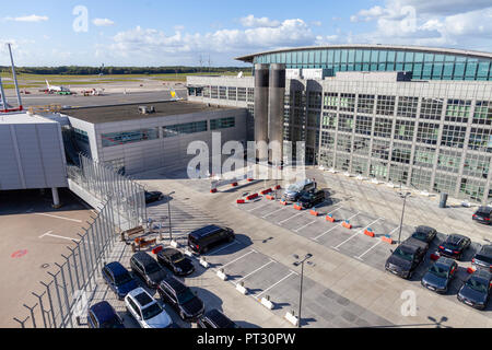 HAMBURG/Deutschland - 28. SEPTEMBER 2018: Landschaft Blick vom deutschen Flughafen Hamburg Stockfoto