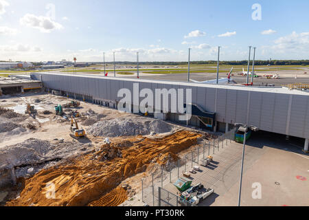 HAMBURG/Deutschland - 28. SEPTEMBER 2018: Landschaft Blick vom deutschen Flughafen Hamburg Stockfoto