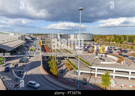 HAMBURG/Deutschland - 28. SEPTEMBER 2018: Landschaft Blick vom deutschen Flughafen Hamburg Stockfoto