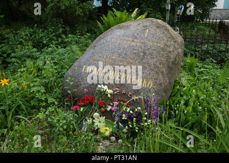 Gedenkstein an der Stelle, wo der Ukrainischen Dichter Taras Schewtschenko zum ersten Mal am 12. März 1861 in Smolenskoye Friedhof in Sankt Petersburg, Russland begraben wurden. Nach dem Dichter des Vergangenen, die Überreste von Taras Schewtschenko wurden in der Ukraine 58 Tage später im Mai 1861 wieder bestattet. Stockfoto