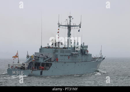 BNS Bellis (M916), eine Blume-Klasse (dreiseitigen) minehunter der Belgischen Marine, vorbei an Greenock während bei seiner Ankunft für Übung gemeinsame Krieger 13-1. Stockfoto