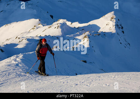 Zur Schneeschuhwanderung Frühmesser Peak, Kitzbüheler Alpen, Tirol, Österreich Stockfoto