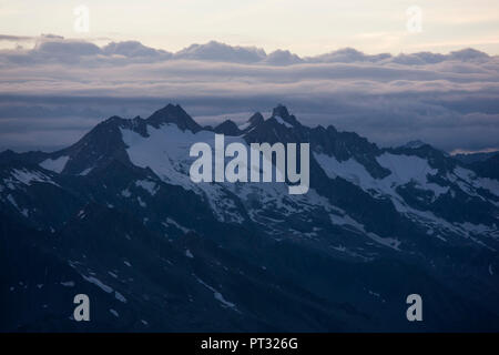 Ansicht der Reichenspitz Gruppe im Morgenlicht, Zillertaler Alpen, Tirol, Österreich Stockfoto